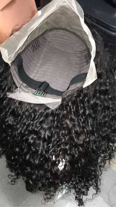 Piruca cacheada front orelha orelha na cor preta