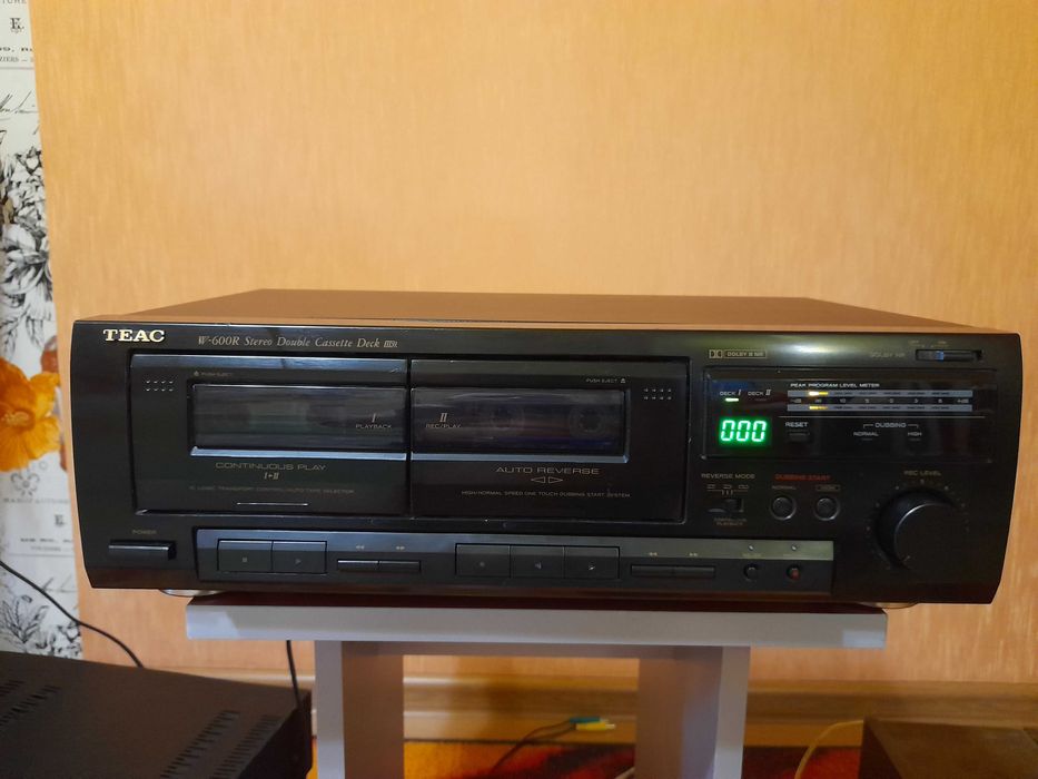 Teac w-600r дека