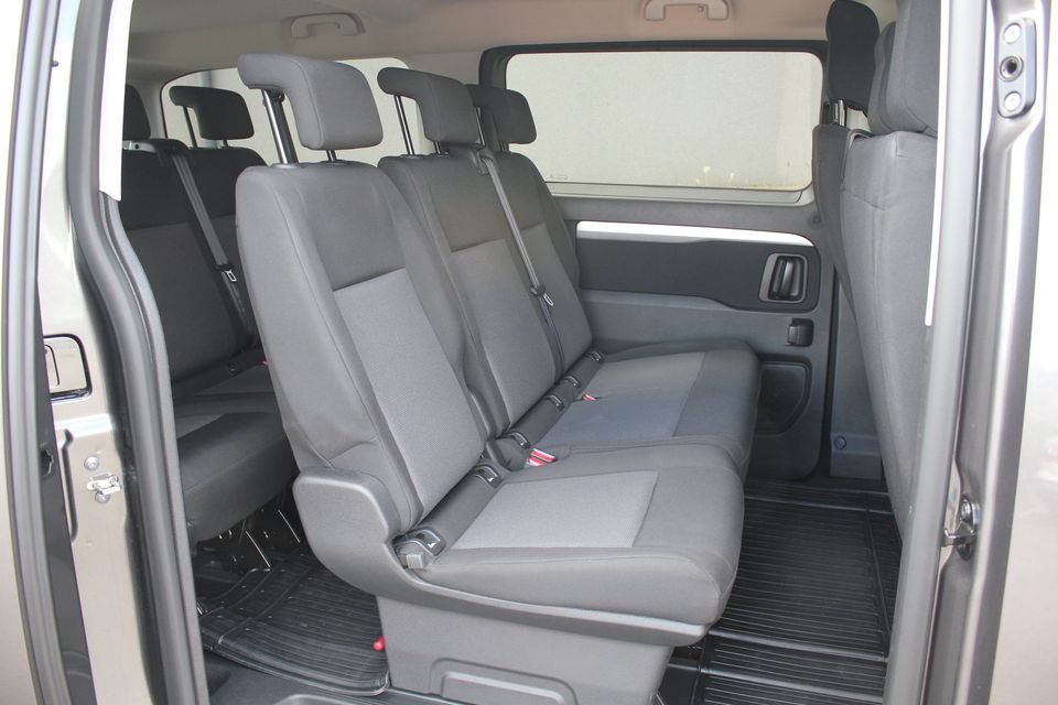 Wynajem Busy 9 osobowe wypożyczalnia busów wakacje Toyota Renault