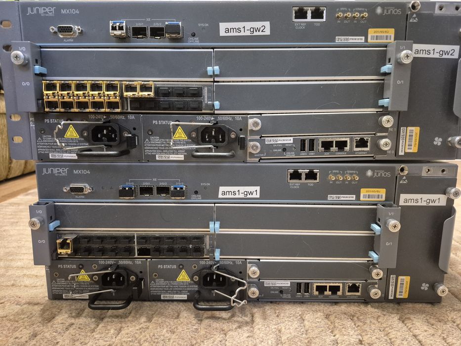 Маршрутизатор Juniper MX104 з двома AC блоками живлення