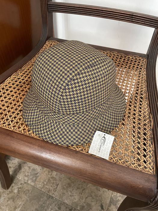 Chapéu antigo novo