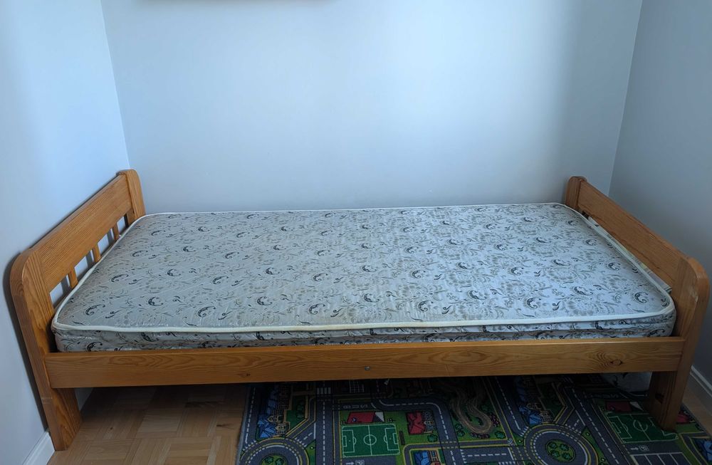Łóżko drewniane sosnowe z materacem 90x200 używane OKAZJA