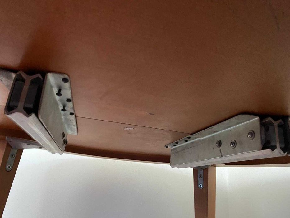 Mesa de jantar usada, com 1 tábua de extensão