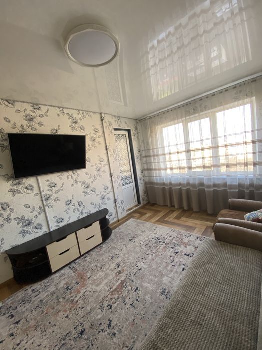 Продам 4-х кімнатну руминську квартиру