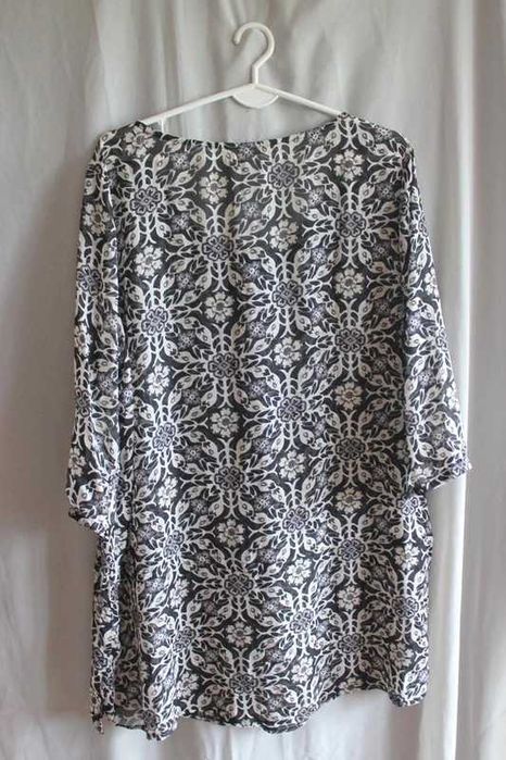 Bluzka tunika czarna w białe kwiaty oversize luźna plus size