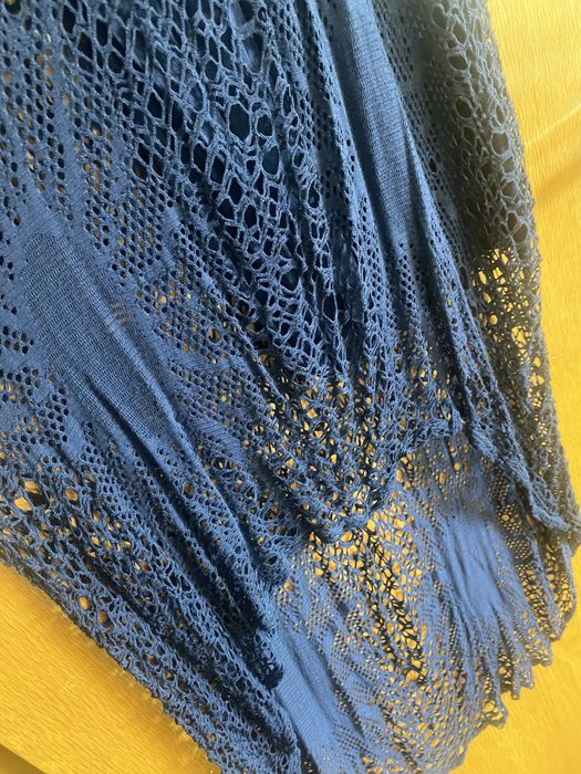 Vestido rendado azul escuro