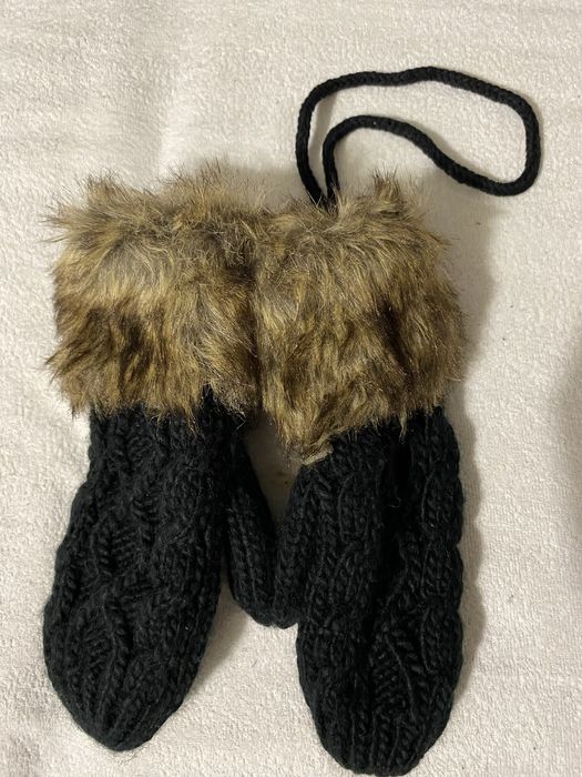 Czarne rekawiczki welniane