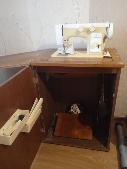 Швейная машинка Чайка142М