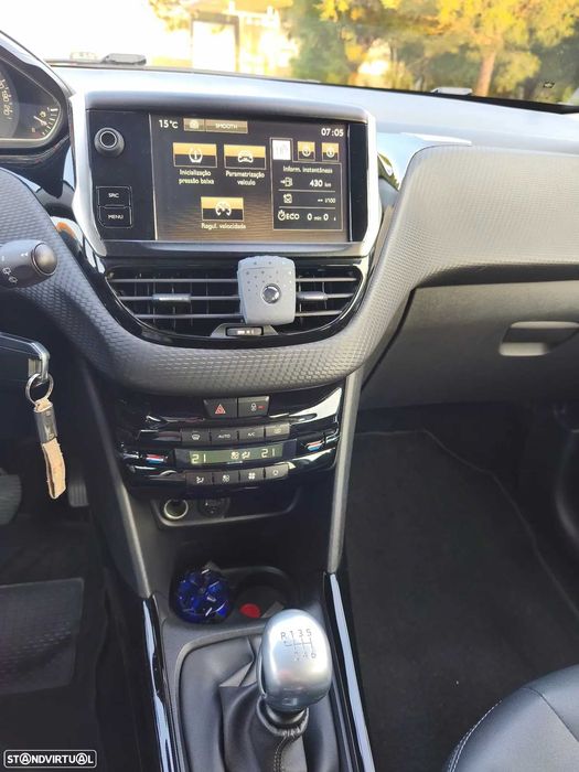 carro peugeot 2008