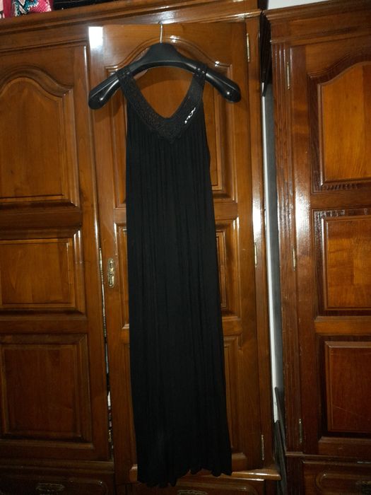 Vestido Preto de Mulher