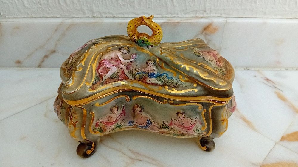 Terrina muito antiga