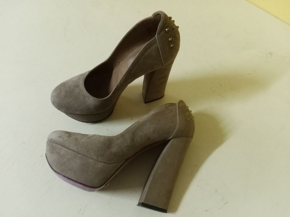 Sapatos de salto alto