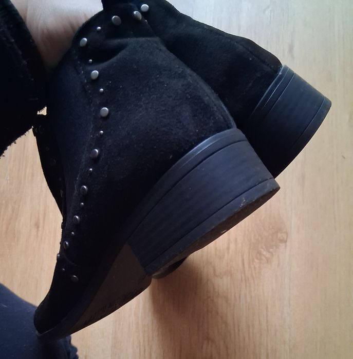 Botki sztyblety czarne zamszowe Graceland 39 ozdobne ćwieki wciągane