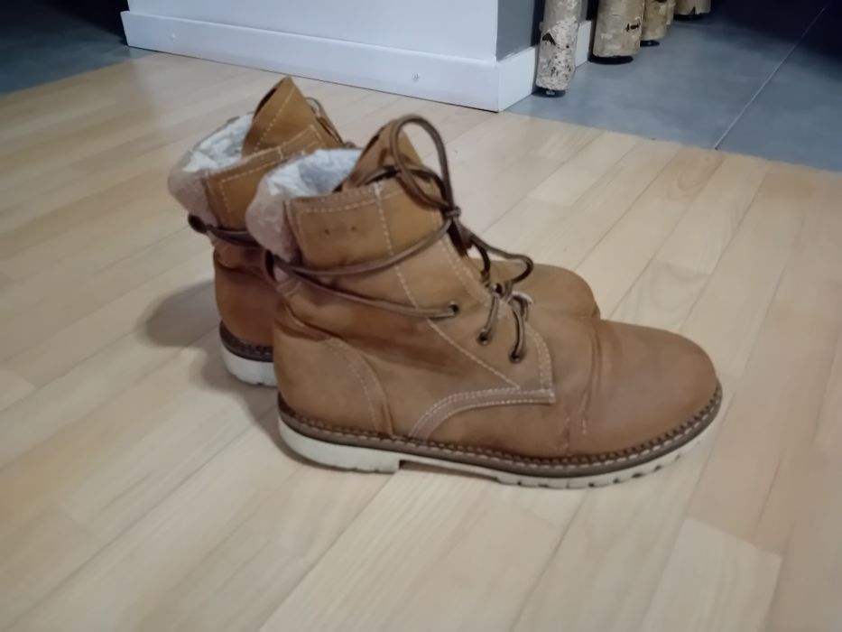 Ciepłe buty młodzieżowe damskie z futerkiem 39