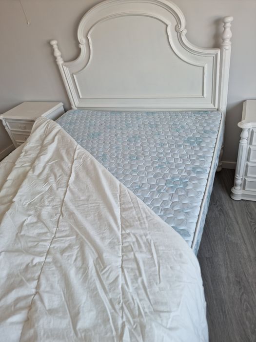 Mobilia de quarto( completo) madeira maciça, pintado de branco