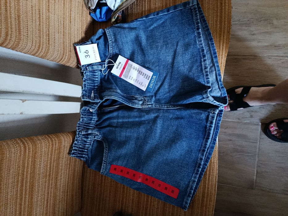 Нові джинсові шорти