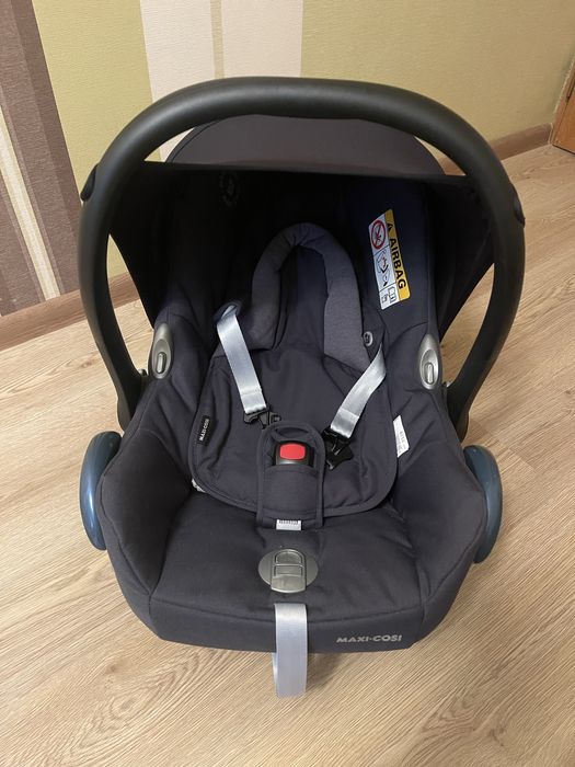 MAXI-COSI CabrioFix Essential Graphite