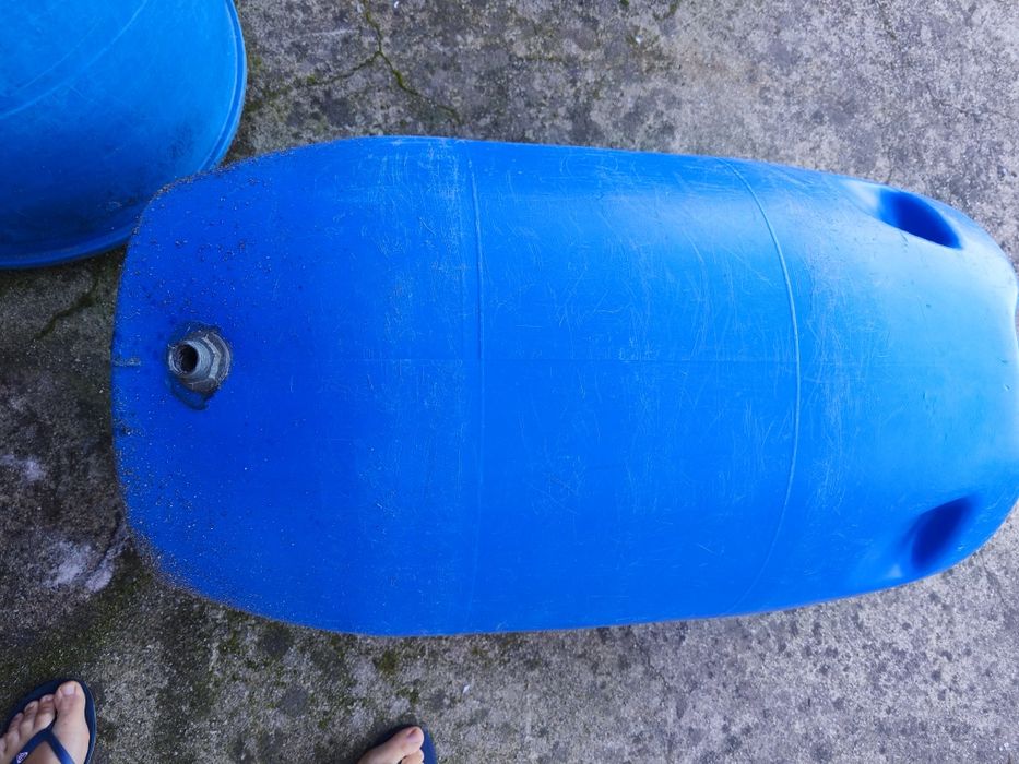 Vendo bidão azul de 120 litros