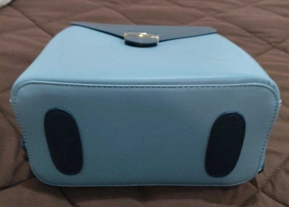 Mochila azul nova