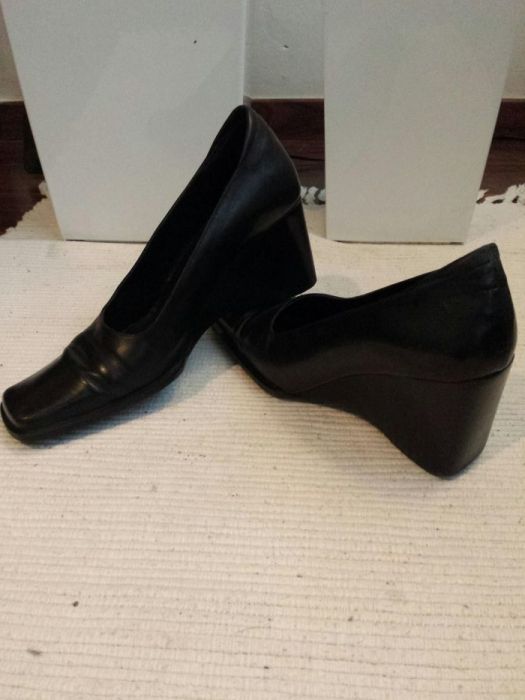 Buty Gino Rossi koturn ,skórzane roz39 używane