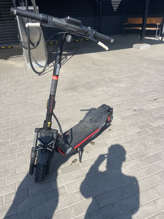 продам електро самокат ninebot zt 3 pro