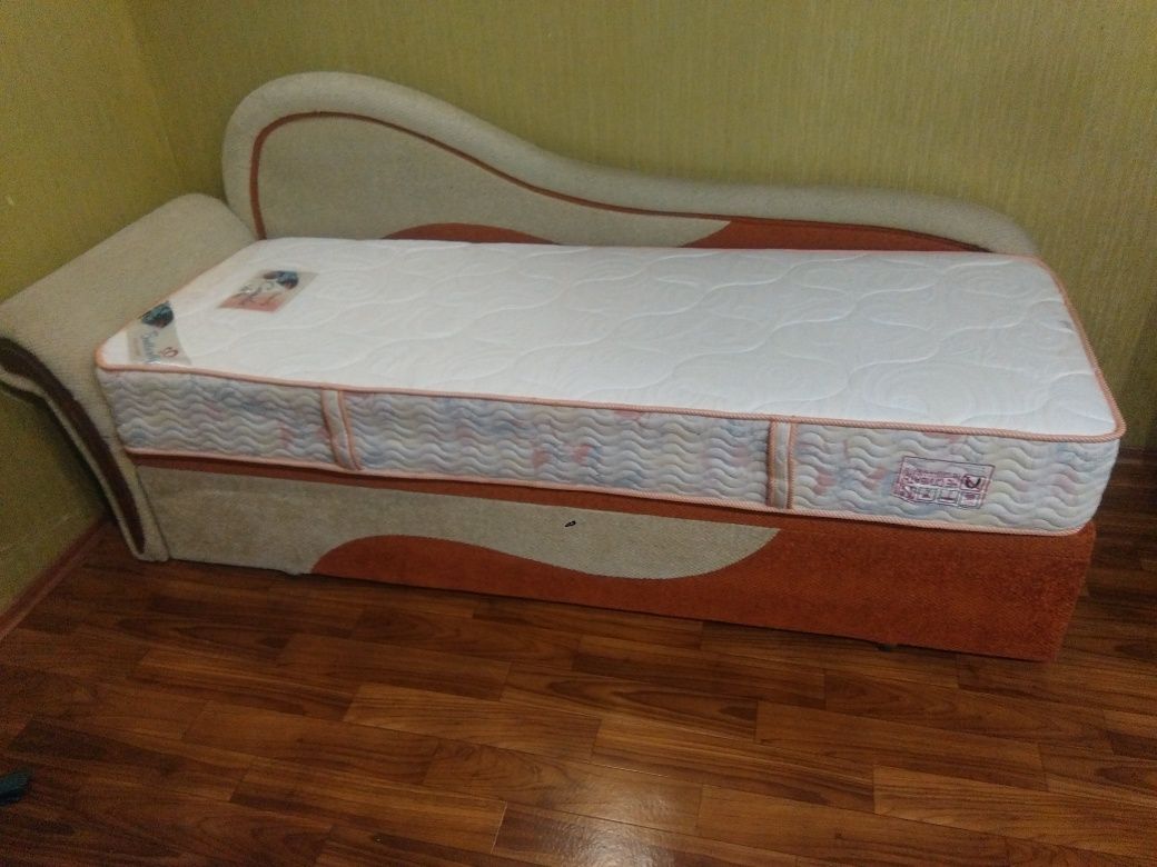 Кровать с ортопедическим матрасом б/у: 5 500 грн. - Мебель для спальни ...