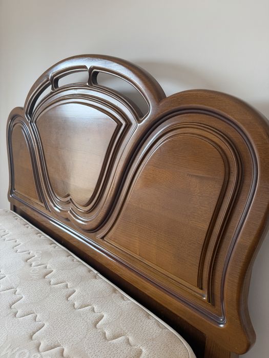 Mobiliario de quarto Cama, mesinha de cabeceiras e móvel