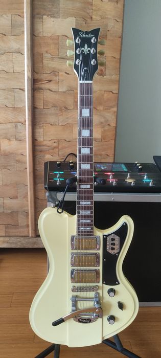 Schecter Ultra-III Ivory Pearl