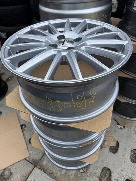Felgi aluminiowe Nowe powystawowe 4x100 7jx17 et37