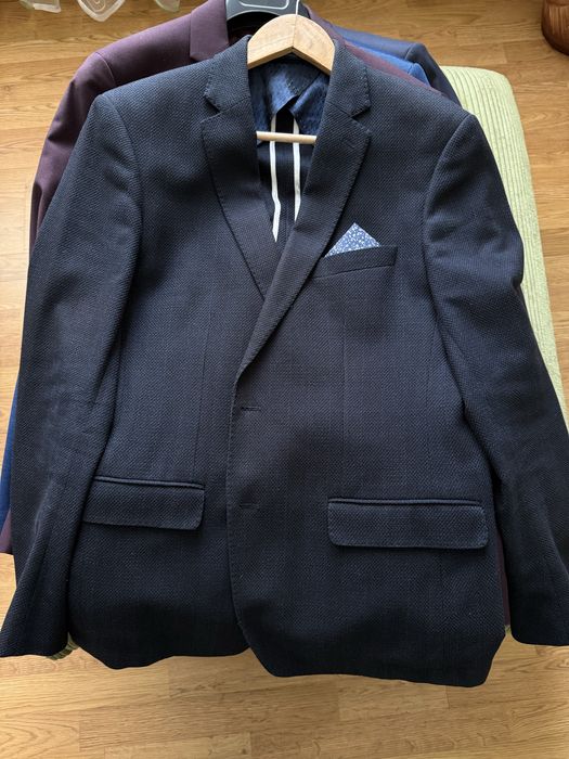 Нові піджаки та чоловічі костюми