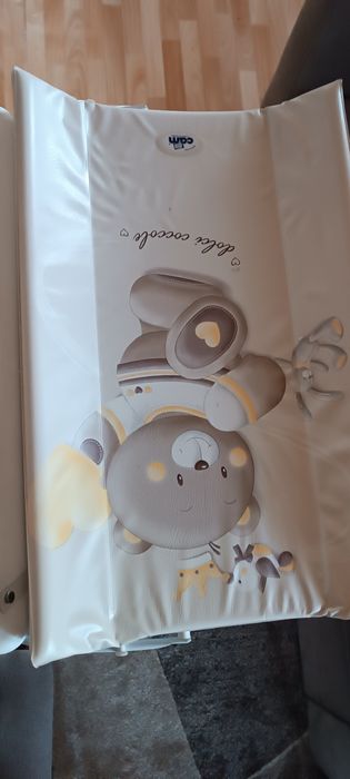 Rozkładany, wygodny przewijak z wanienką