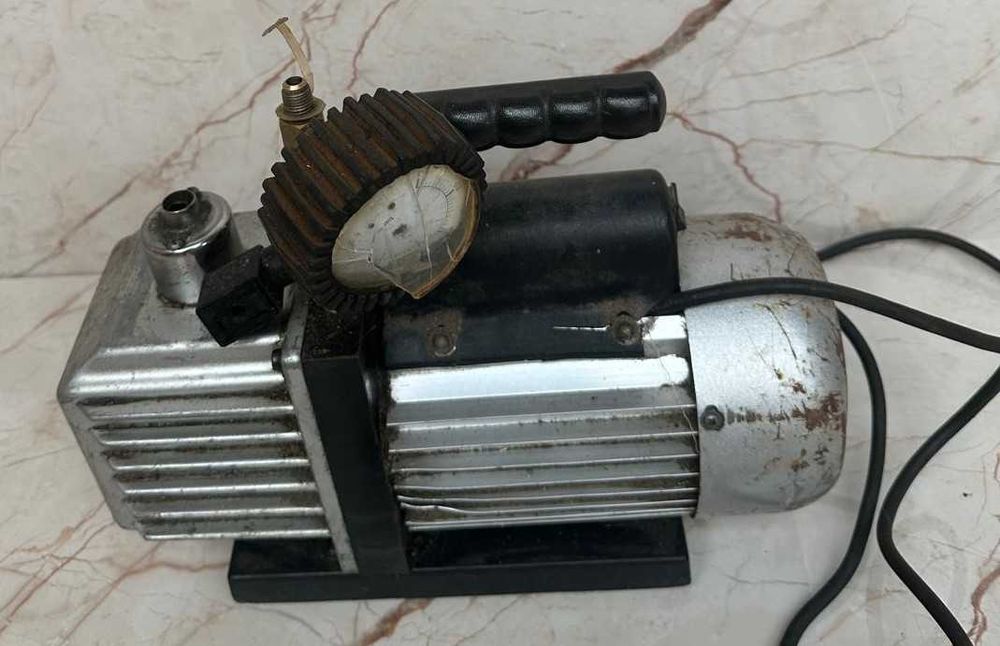 Bomba de Vacuo antiga apta a ser usada