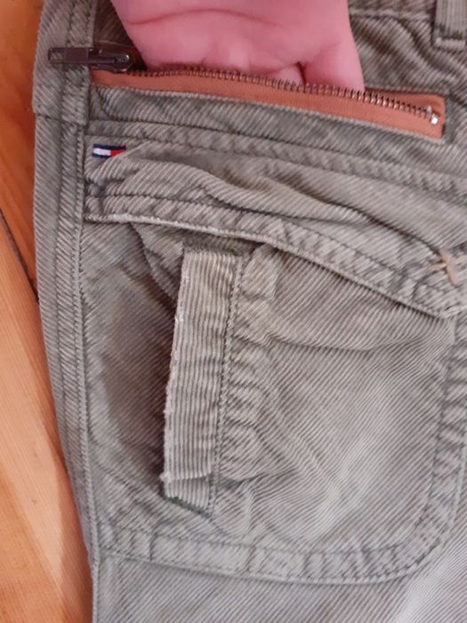 Spodnie z rozszerzanymi nogawkami