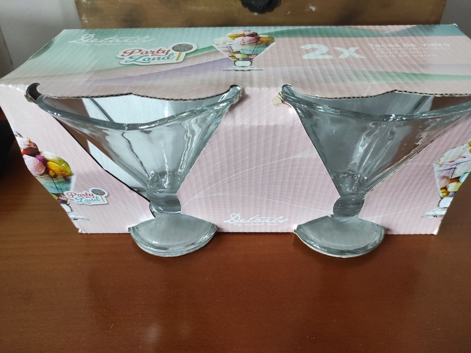 Taças de gelado de vidro
