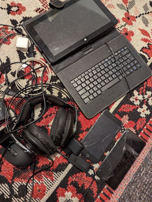 Лот електроніки смартфони