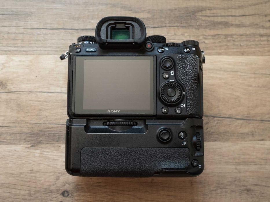 Câmera Sony A9 I + Grip Neewer