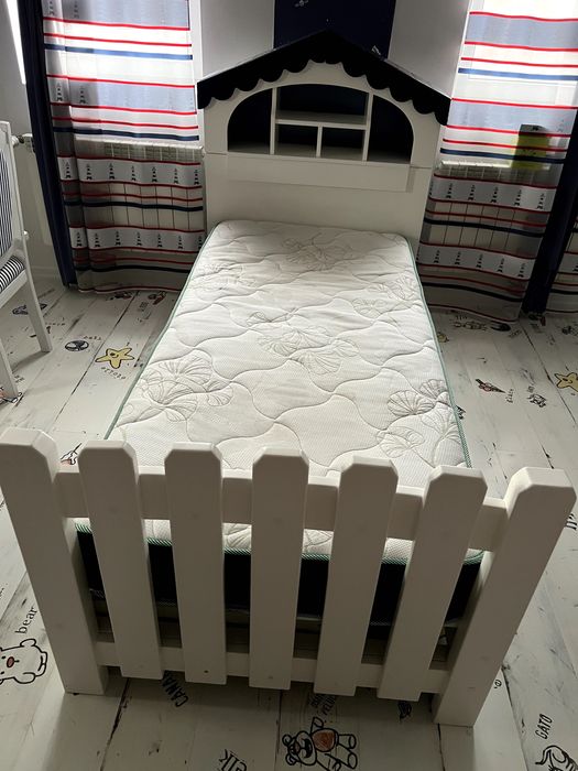 Дитяча кімната з натурального дерева