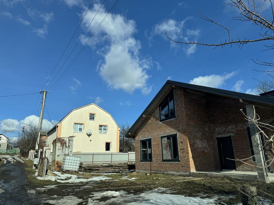 Продаж будинку Лезневе