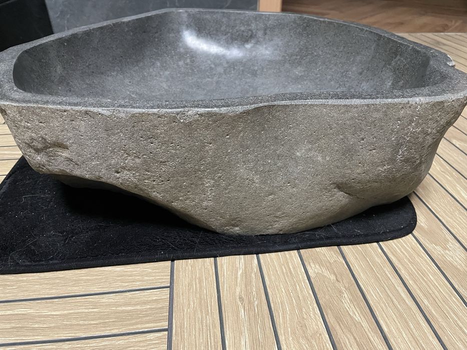 Umywalka z naturalnego kamienia rzecznego
