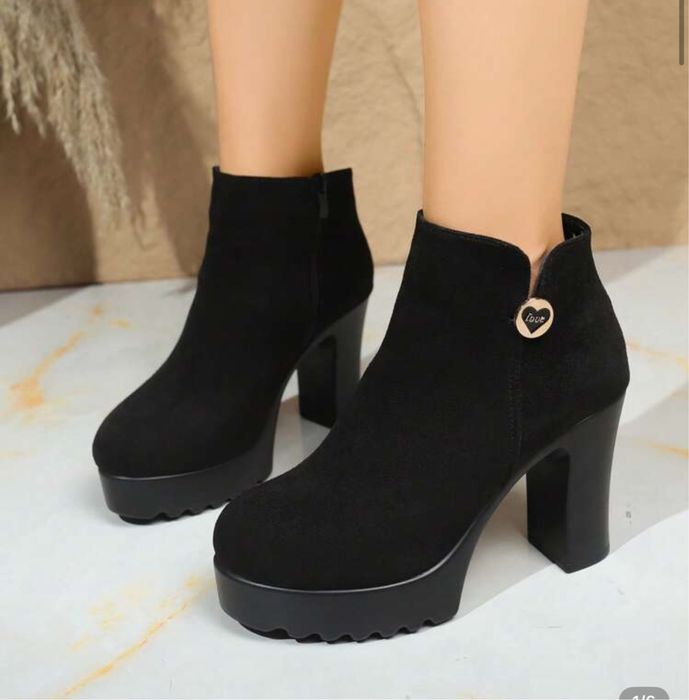 Botas novas  nunca usada numero 35