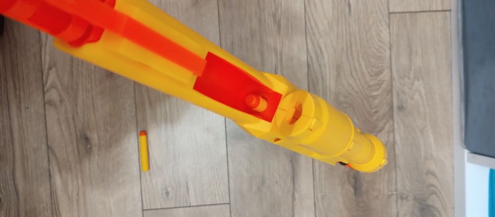 Snajperka nerf z dwoma strzałkami w zestawie