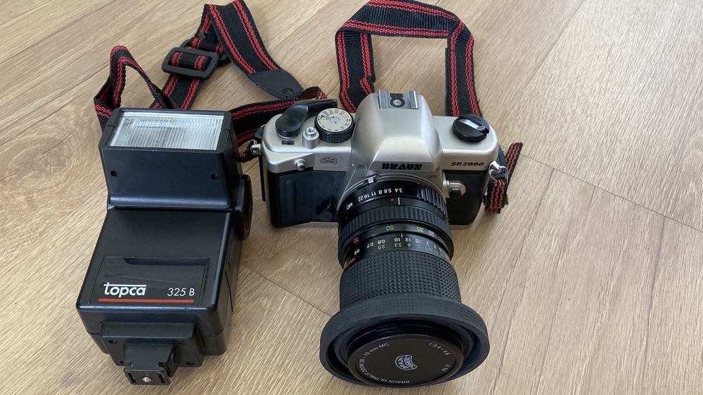 Aparat Braun SR 2000 z obiektywem lampą błyskową i futerałem Vintage