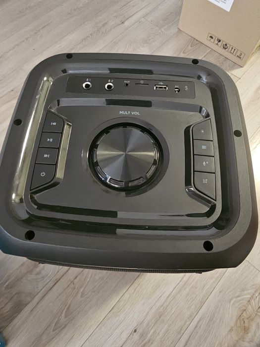 Głośnik bezprzewodowy bluetooth karaoke mikrofon pilot