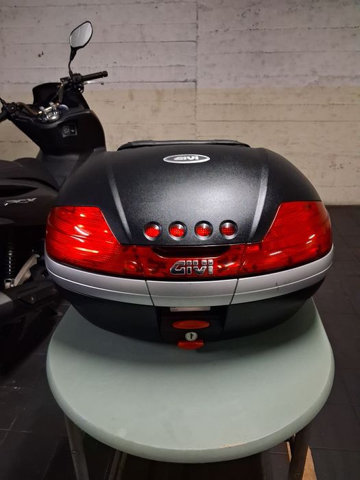 Top case givi v46 com base
