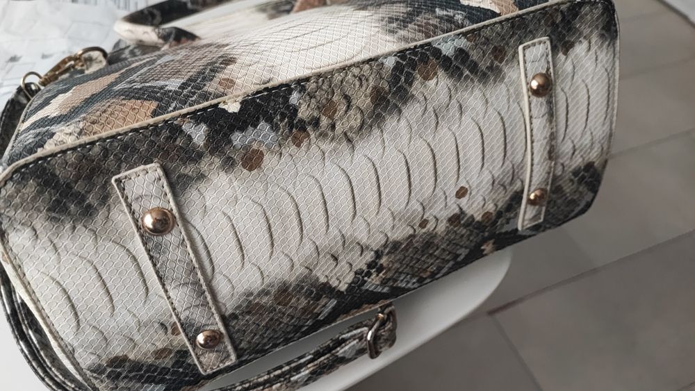 Продам сумочку під шкіру