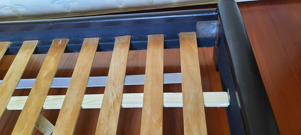 Vende-se Cama + Cabeceira - Semi nova