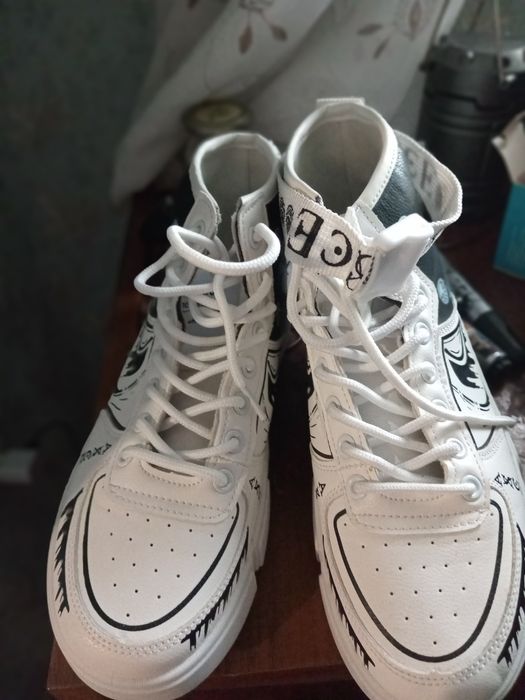 Кросівки 20+літні