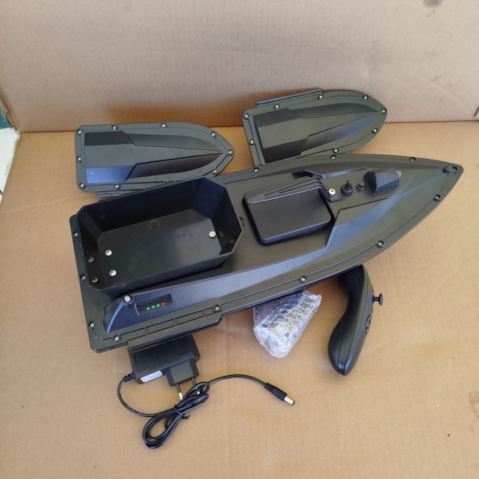 Barco telecomandado para pesca/engodagem