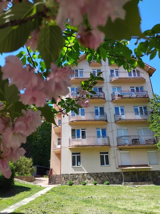 Ціну знижено! Продаємо 2к квартири курорт Поляна Сонячне Закарпаття