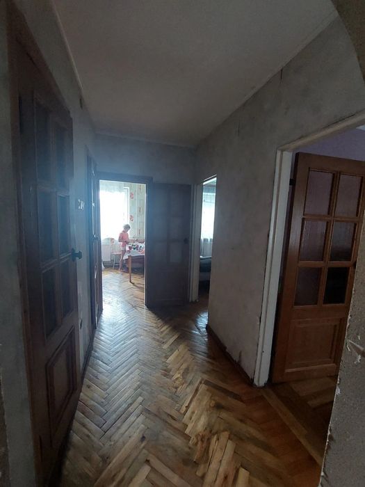 Продам великогабаритну 4-и кімнатну квартиру по вулиці Державності.